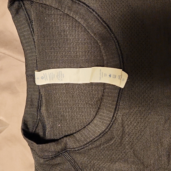Lululemon top - Picture 2 of 4